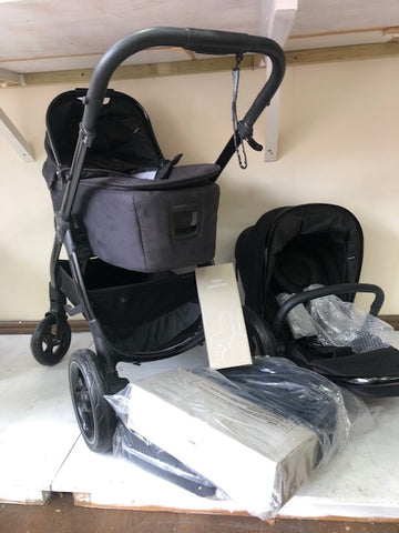 mamas and papas ocarro travel system -Black - Ex Display